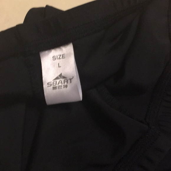 Swim Leggings fits like a medium - Picture 3 of 3